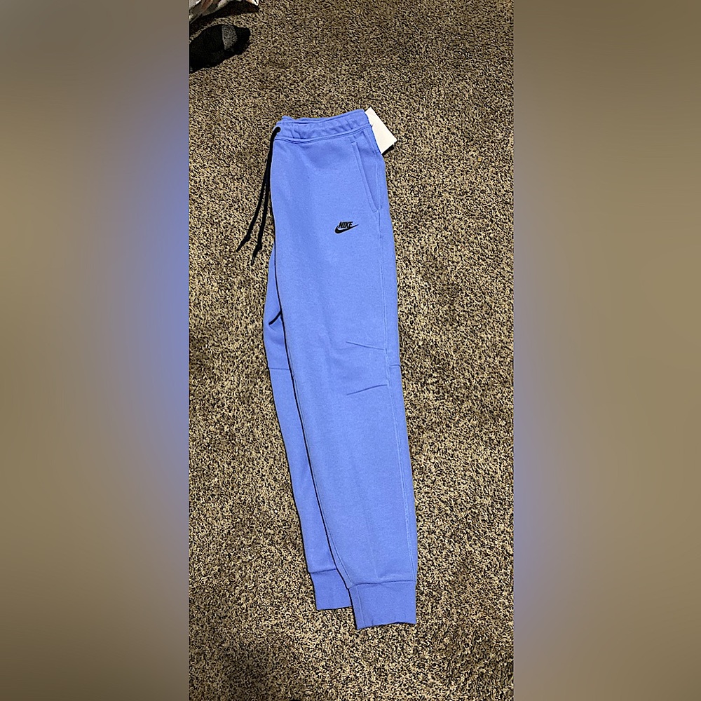 Nike tech L